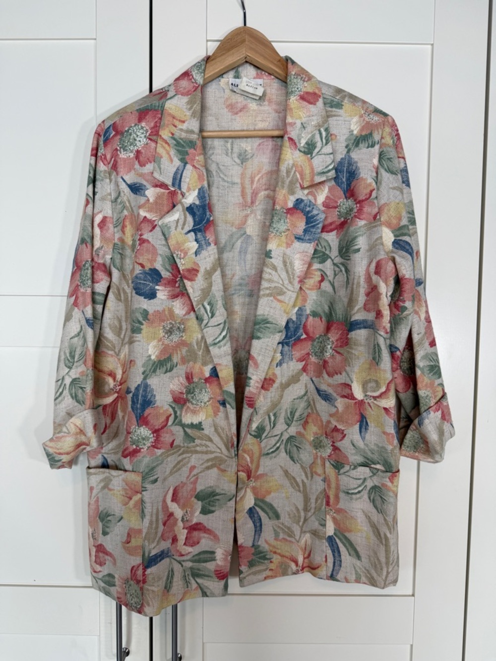 Alice Stuart Floral Linen-Blend Top in Pastel Pink & Green B2